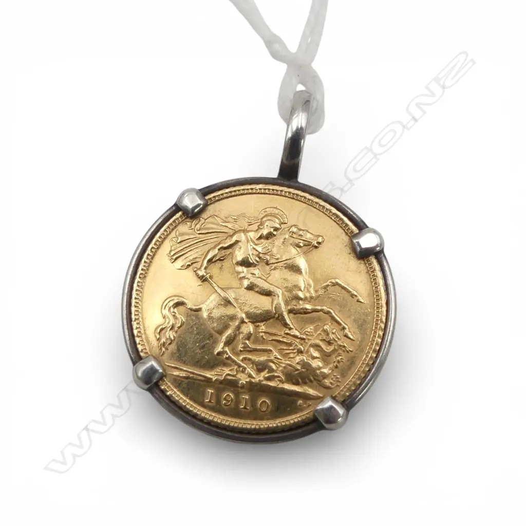 SILVER MOUNTED 1910 GOLD SYD. HALF SOVEREIGN PENDANT, 5.02gm Image 1++