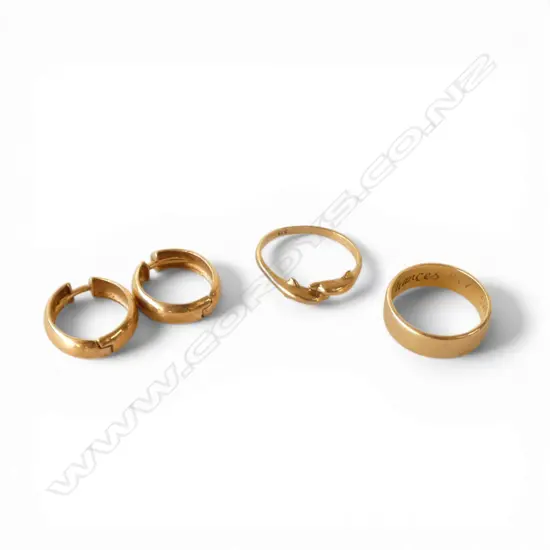 2 x 9ct GOLD RINGS & PR 9ct EARRINGS 5.65gm earrings not closing