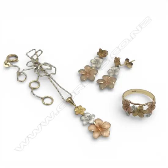 9ct TRIPLE GOLD FLOWER DESIGN SET, NECKLACE, RING & EARRINGS, 10.56gm