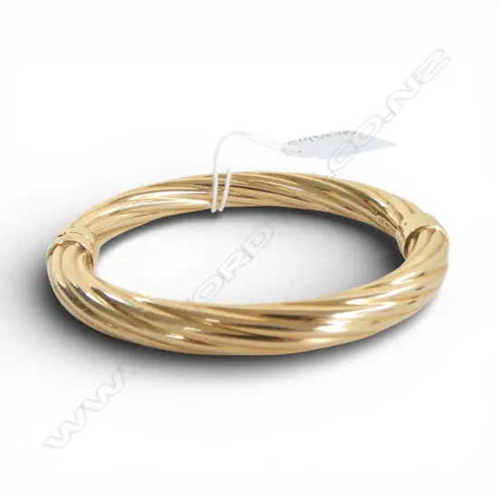 9ct GOLD HINGED BANGLE, hollow twist design w safety catch which has just broken!16.33gm