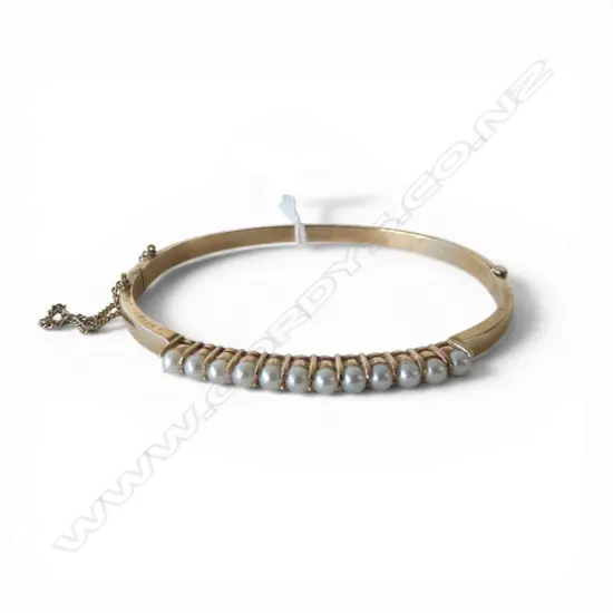 9cT GOLD & 12 cultured pearl SNAP BANGLE 8.4gms