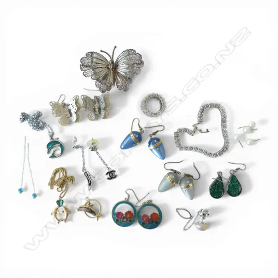 ASST. COSTUME JEWELLERY INCLDS; SILVER FILIGREE BUTTERFLY BROOCH & EARRINGS