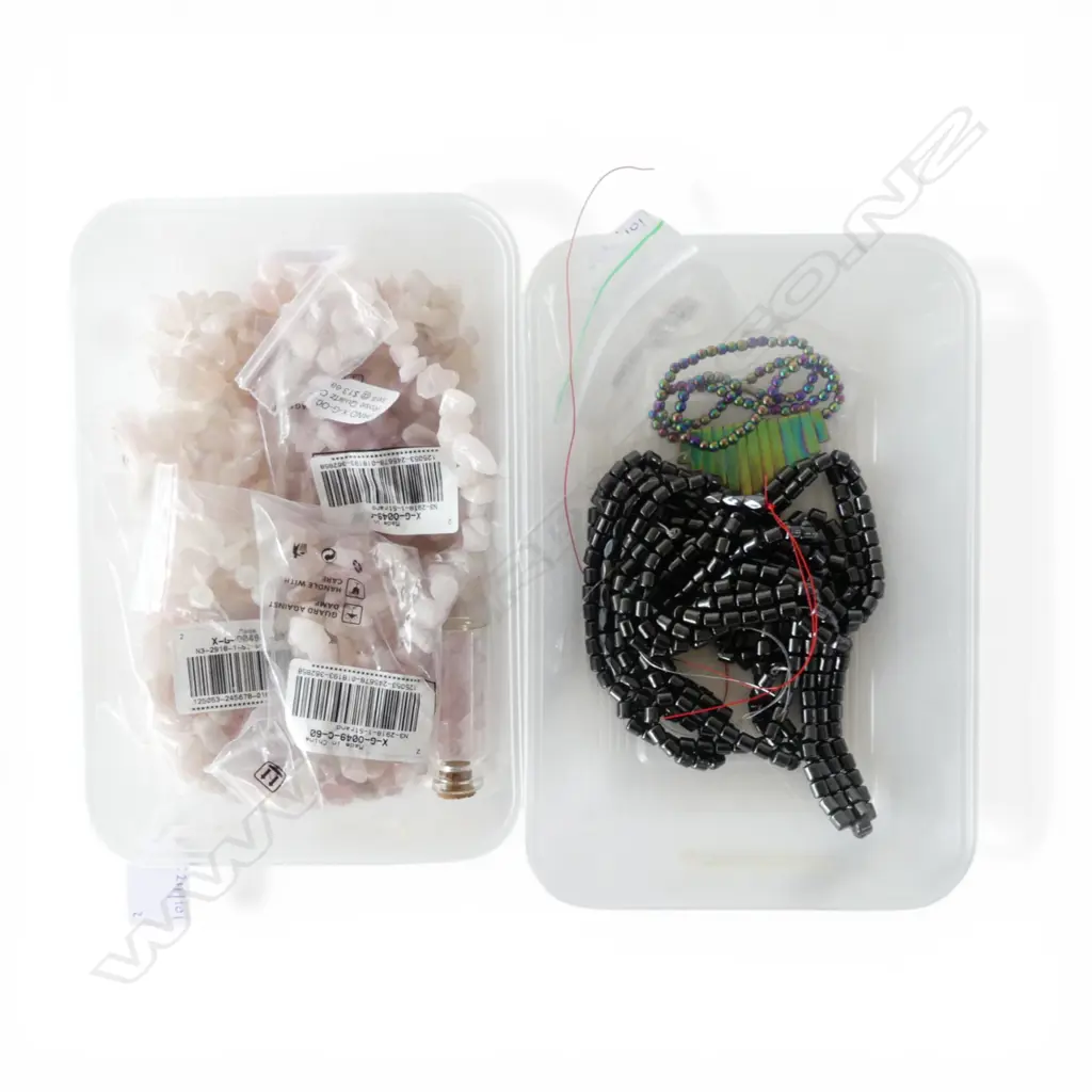 2 CONTAINERS MIXED BEAD NECKLACES Image 1++