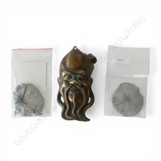 2 PYRITE SUNS DIA75MM & BRASS CHINESE FACE WALL PLAQUE