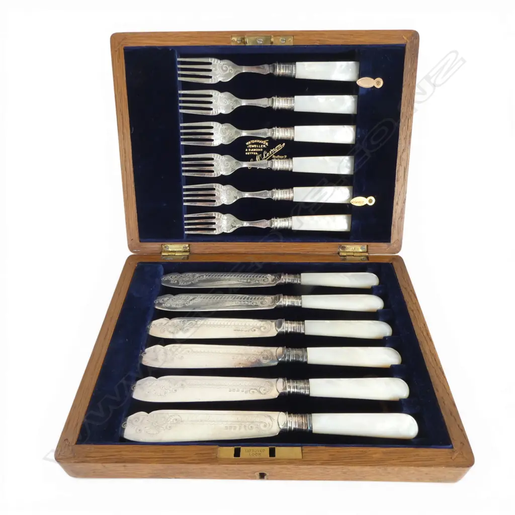 CASED 6 PLACE CUTLERY FISH SET w. stg silver collar  Image 1++