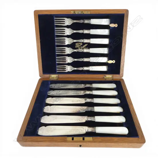 CASED 6 PLACE CUTLERY FISH SET w. stg silver collar 