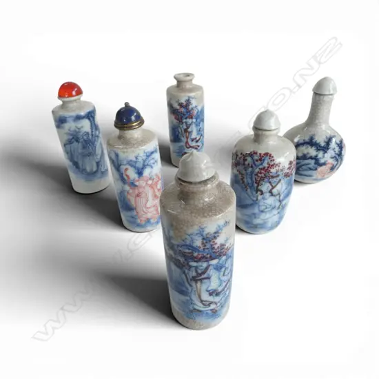 SIX CHINESE PORCELAIN SNUFF BOTTLES WITH CRACKLE GLAZE 80 MM (H)
