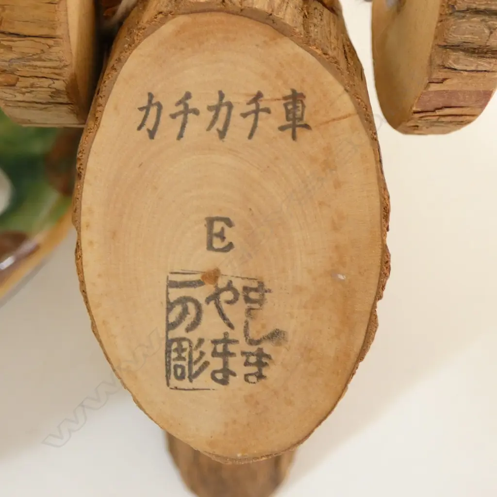 3 MID CENTURY JAPANESE FOLK ART WOODEN BIRDS, signed to base, 100 x 130mm Image 1++