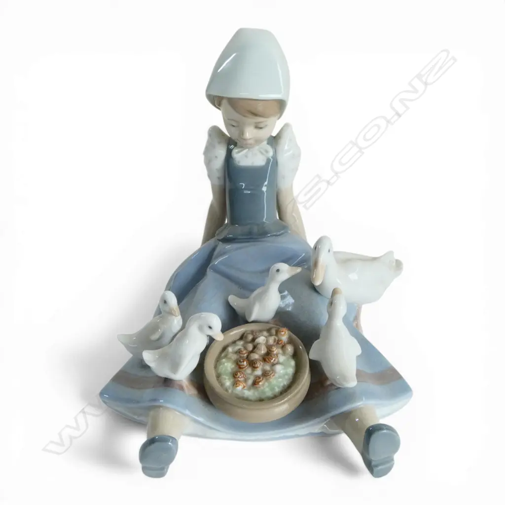 LLADRO FIGURINE GIRL DUCK & SAUCEPAN H.170mmm Image 1++