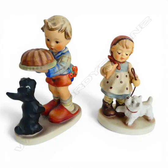 2 HUMMEL GOEBEL FIGURINES feeding the dogs H.130MM