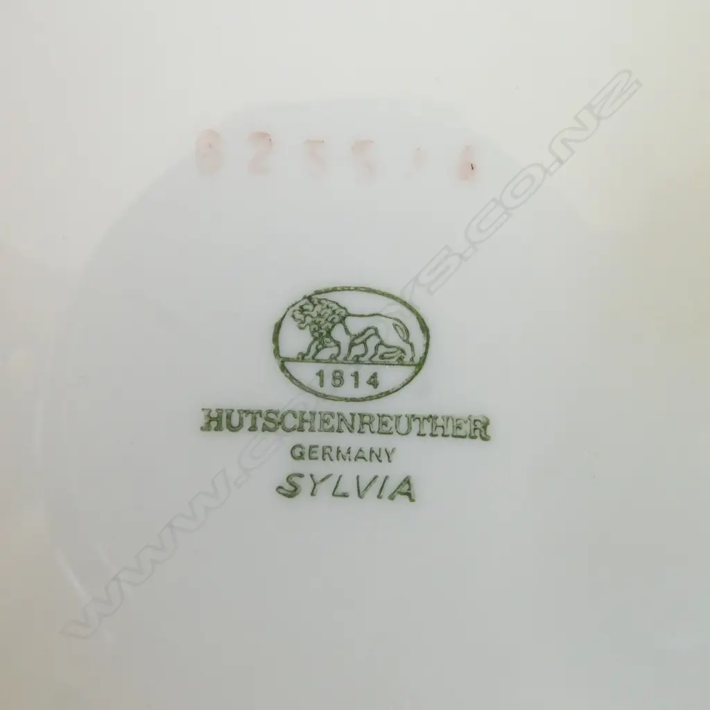 HUTSCHENREUTHER ‘SYLVIA’ LIDDED TUREEN, W.300mm, H.200mm Image 1++