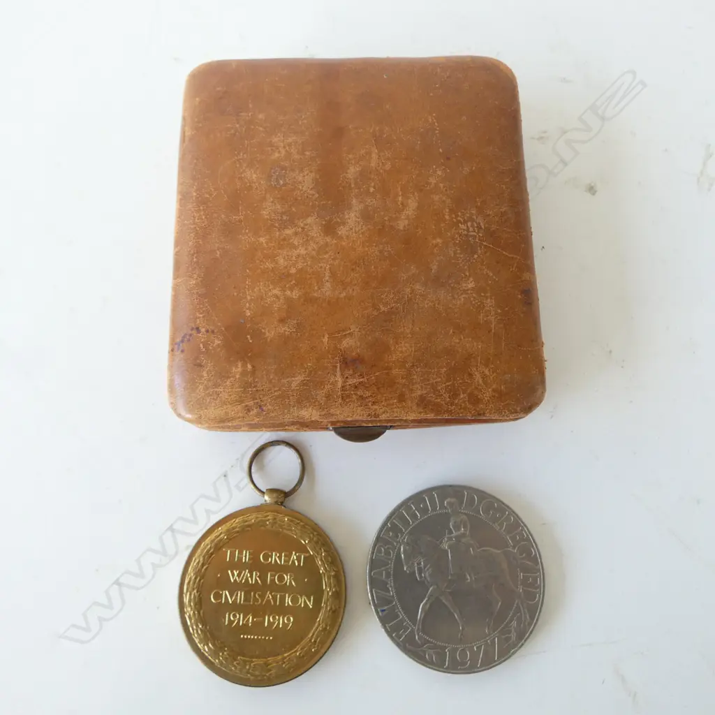 VINTAGE BULOVA  ACCUTRON TRAVEL CLOCK in leather folding case w papers not running + WW1 VICTORY MEDAL + COIN Image 1++