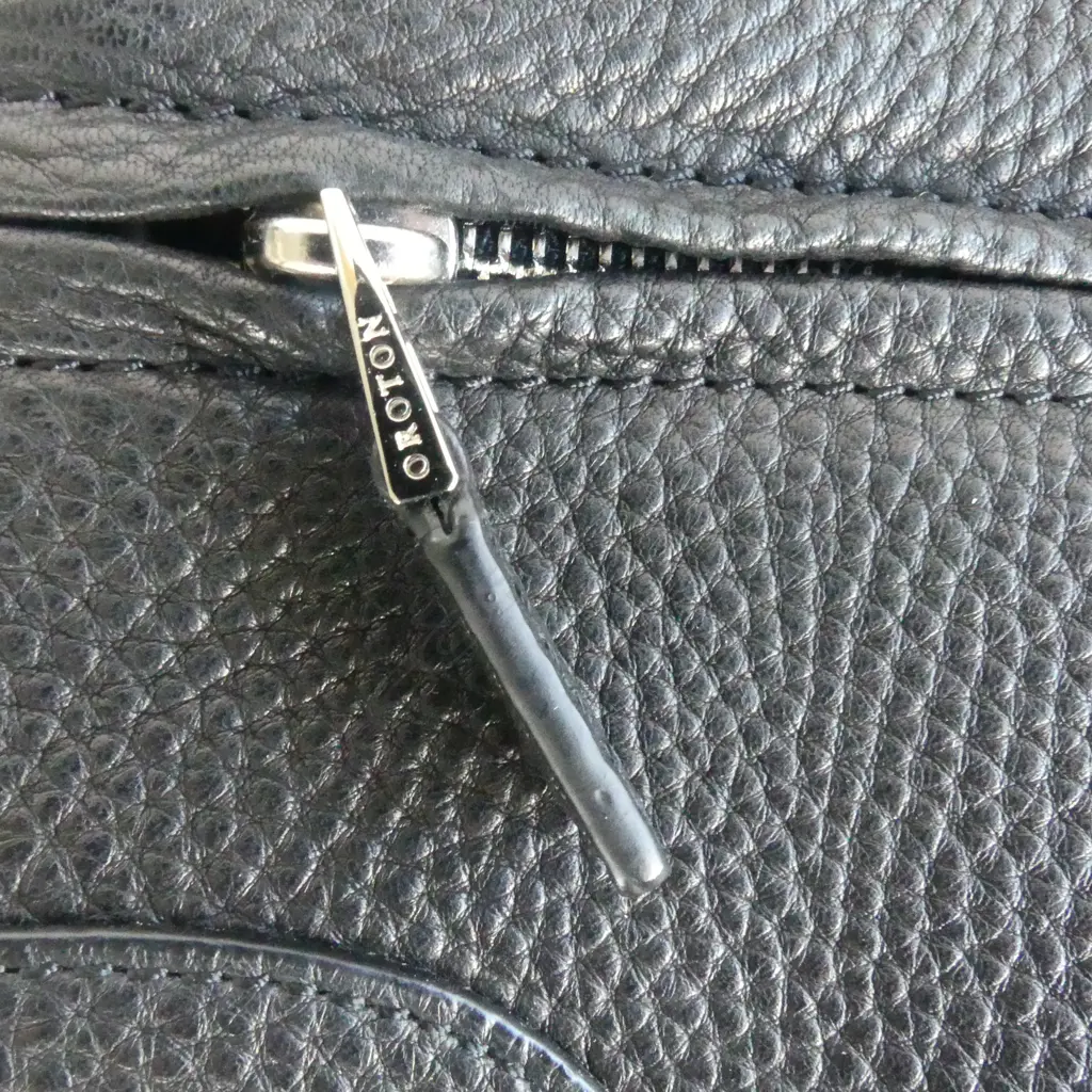 OROTON BLACK PEBBLE LEATHER CLUTCH BAG INTERIOR POCKETS OROTON CARE CARD AND DUST BAG 270 x 200mm Image 1++