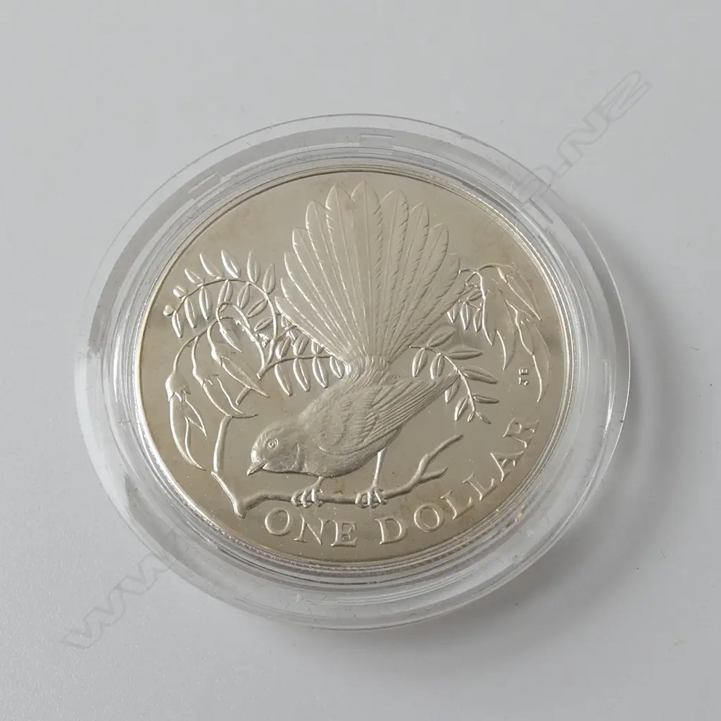 CASED N.Z. 1980 FANTAIL .925 SILVER PROOF $1 COIN 27.2gms Image 1++