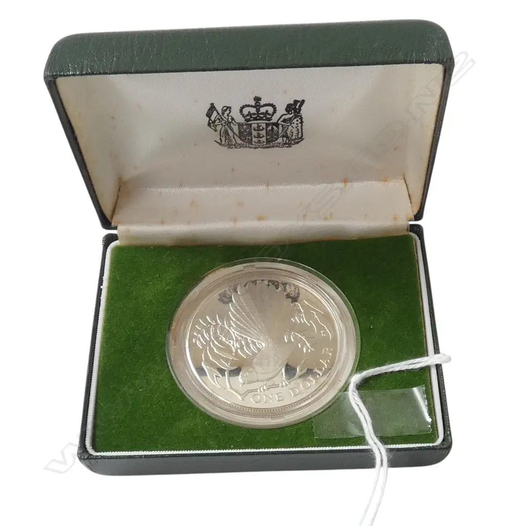 CASED N.Z. 1980 FANTAIL .925 SILVER PROOF $1 COIN 27.2gms Image 1++