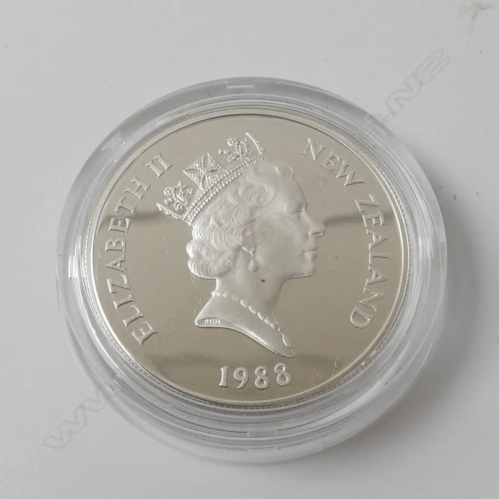 CASED N.Z. 1988 YELLOW-EYED PENGUIN .925 SILVER PROOF $1 COIN 27.216gms Image 1++