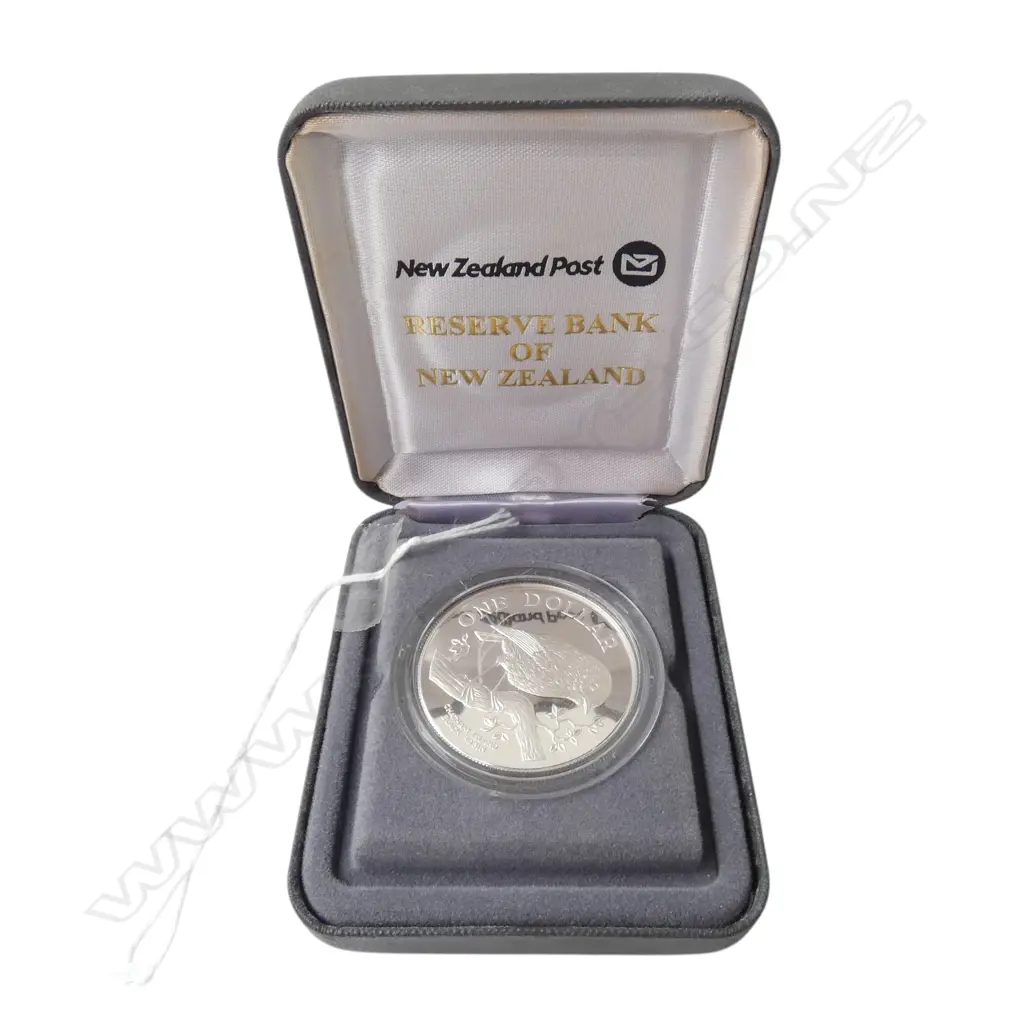 CASED N.Z. 1984 CHATHAM ISLAND BLACK ROBIN .925 SILVER PROOF $1 COIN 27.216gms Image 1++