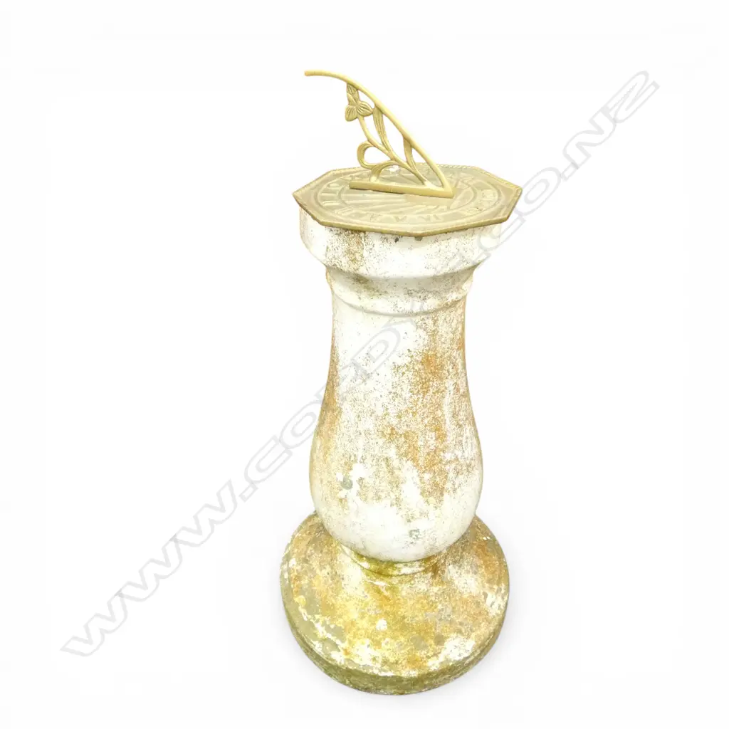 CONCRETE PILLAR with later metal SUNDIAL H.630mm Image 1++