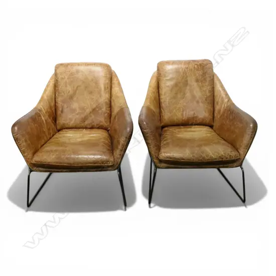 2 TAN LEATHER ARMCHAIRS, IN THE STYLE OF CARLO DE CARLI, H.770mm