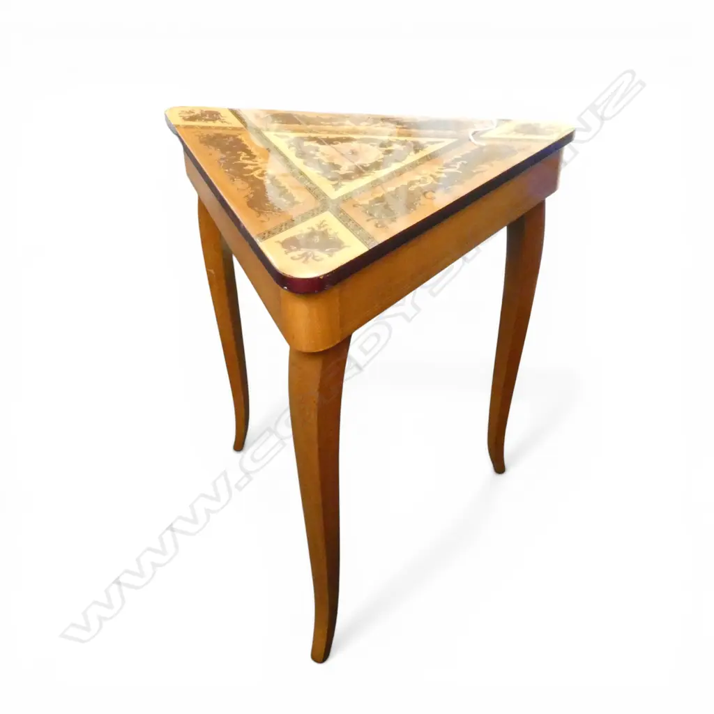 VINTAGE SORRENTO ITALIAN INLAID SMALL TRIANGULAR SIDE TABLE. A few marks. H.43mm Image 1++