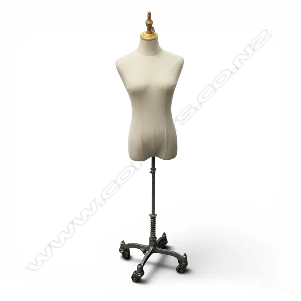 PURFEX FEMALE MANNEQUIN ON ROLLING BASE H.1480mm Image 1++