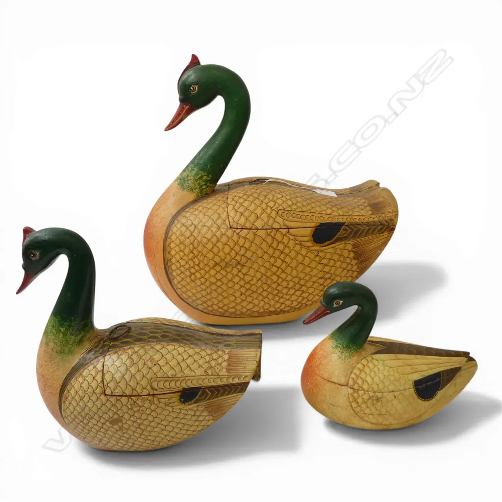 3 DUCK FORM LIDDED ORNAMENTS H.380mm Image 1++