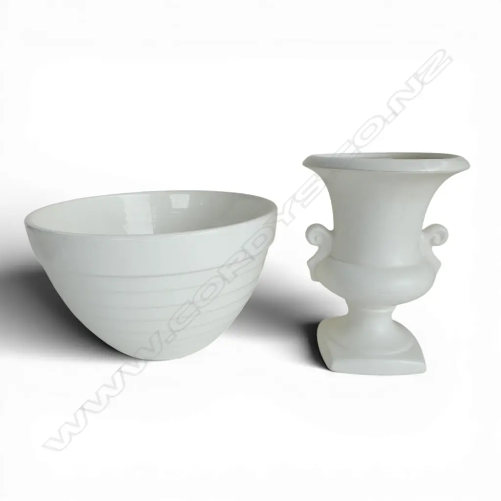 BEEHIVE MIXING BOWL + WHITE GLAZE URN H.195mm Image 1++