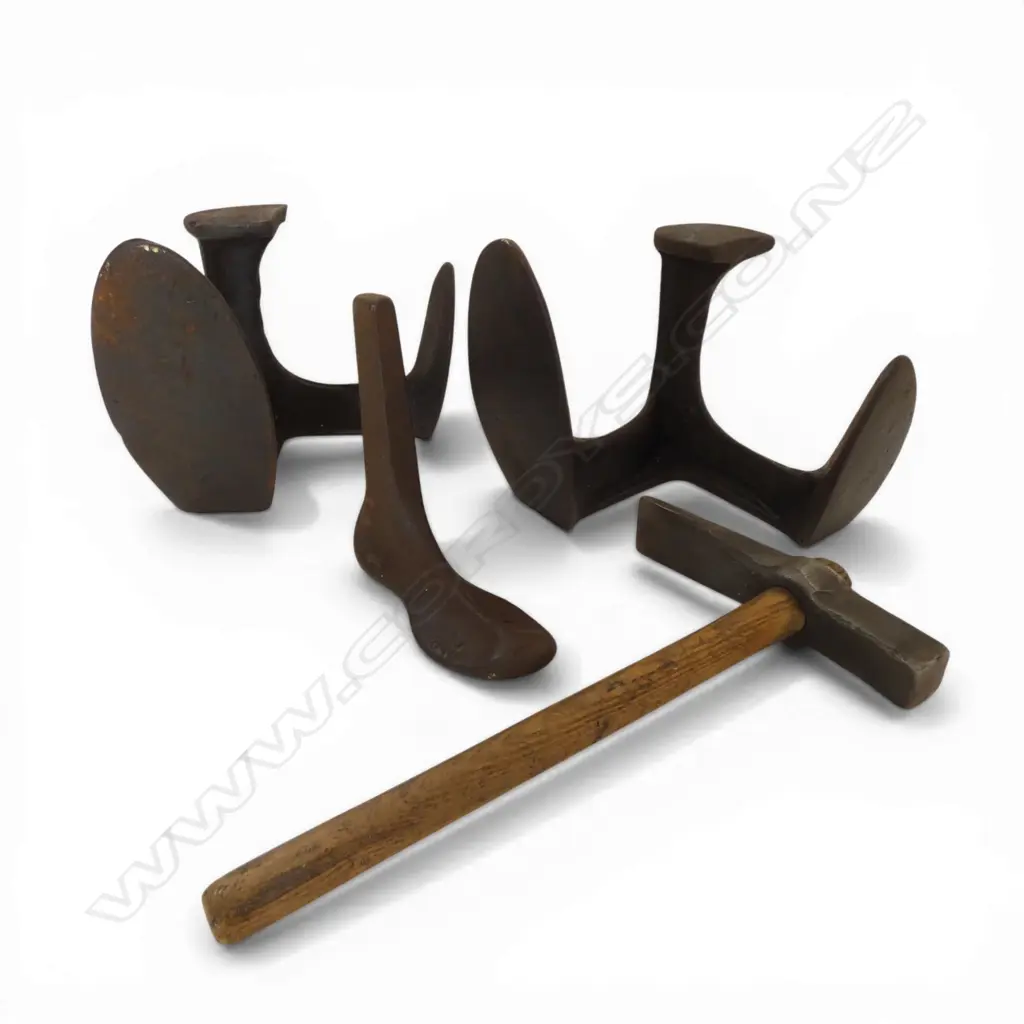 ASST. VINTAGE COBLER/SHOEMAKER TOOLS Image 1++