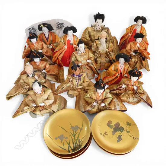 ASST. JAPANESE DOLLS + 6 GOLD LACQUER PLATES 170mm dia