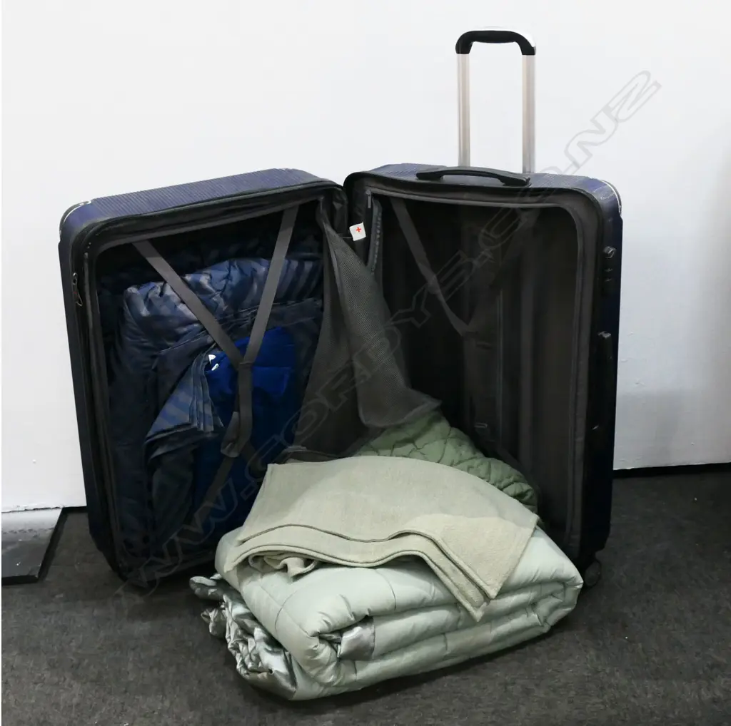 SWISH NAVY SUITCASE + BEDDING Image 1++