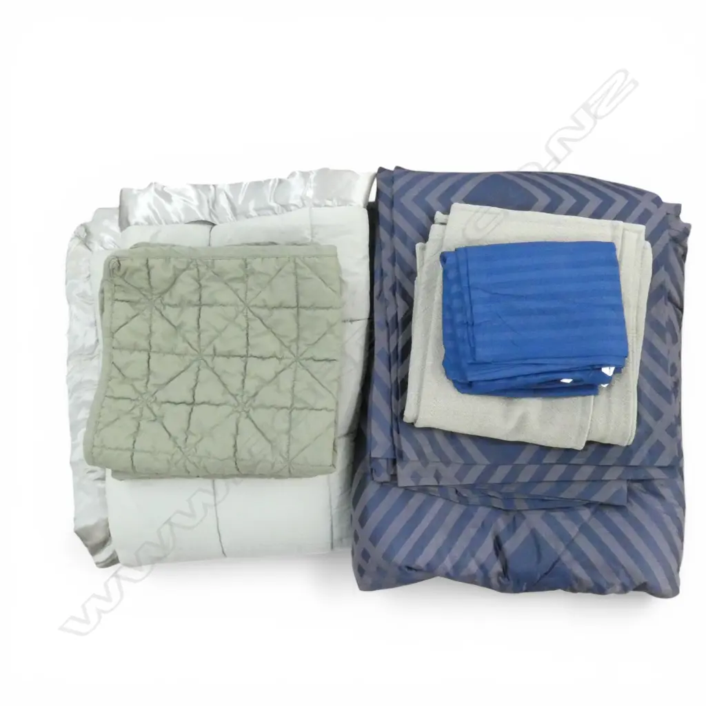SWISH NAVY SUITCASE + BEDDING Image 1++