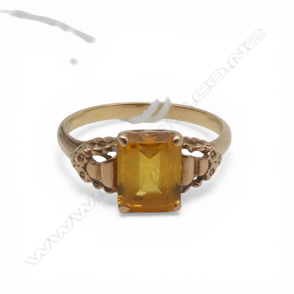 9ct GOLD & SYN SAPPHIRE RING small flaw to stone 2.15gms SIZE N Image 1++