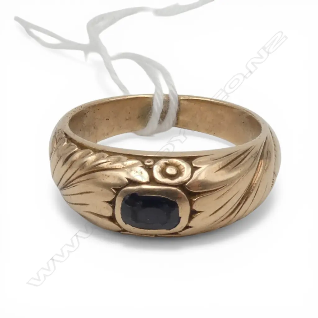 14ct & SAPPHIRE RING, 10.2gms SIZE R. Some wear to top of stone Image 1++