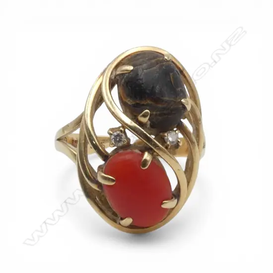 14ct GOLD CORAL & DIAMOND RING, 4gm SIZE M