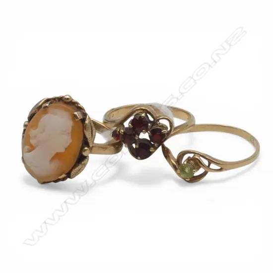 3 x 9ct GOLD RINGS 5.98gms Cameo L,  Garnet L, &  other size O