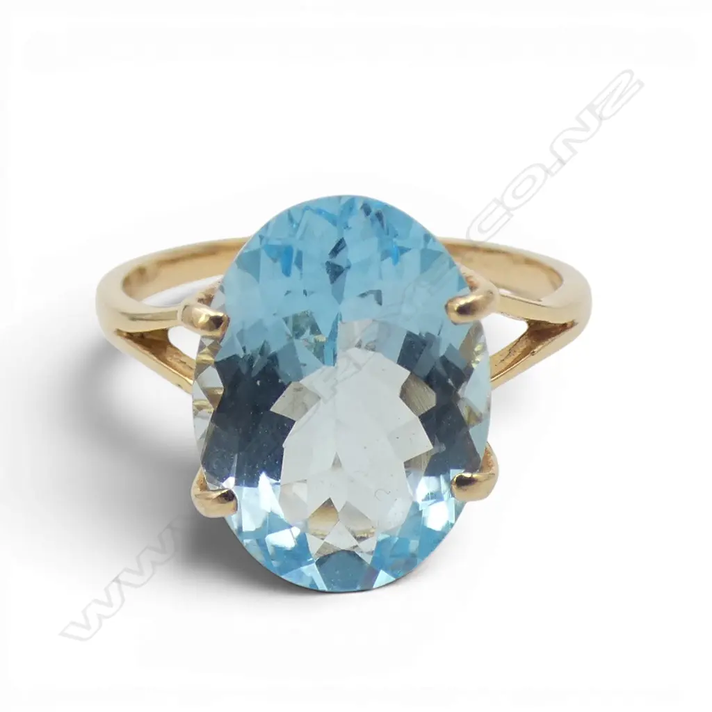 **RTV** 14ct GOLD BLUE TOPAZ RING  (as new) SIZE P1/2 Image 1++