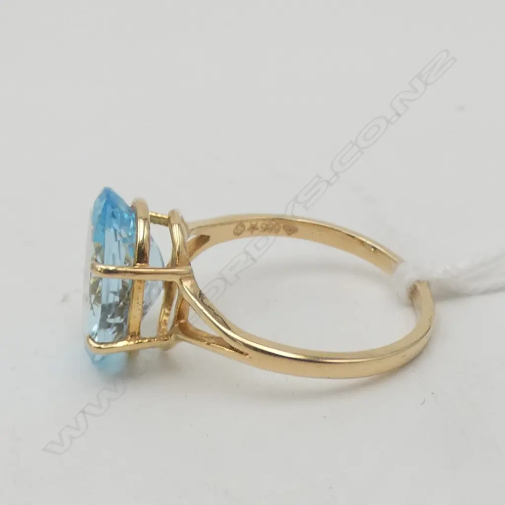 **RTV** 14ct GOLD BLUE TOPAZ RING  (as new) SIZE P1/2 Image 1++