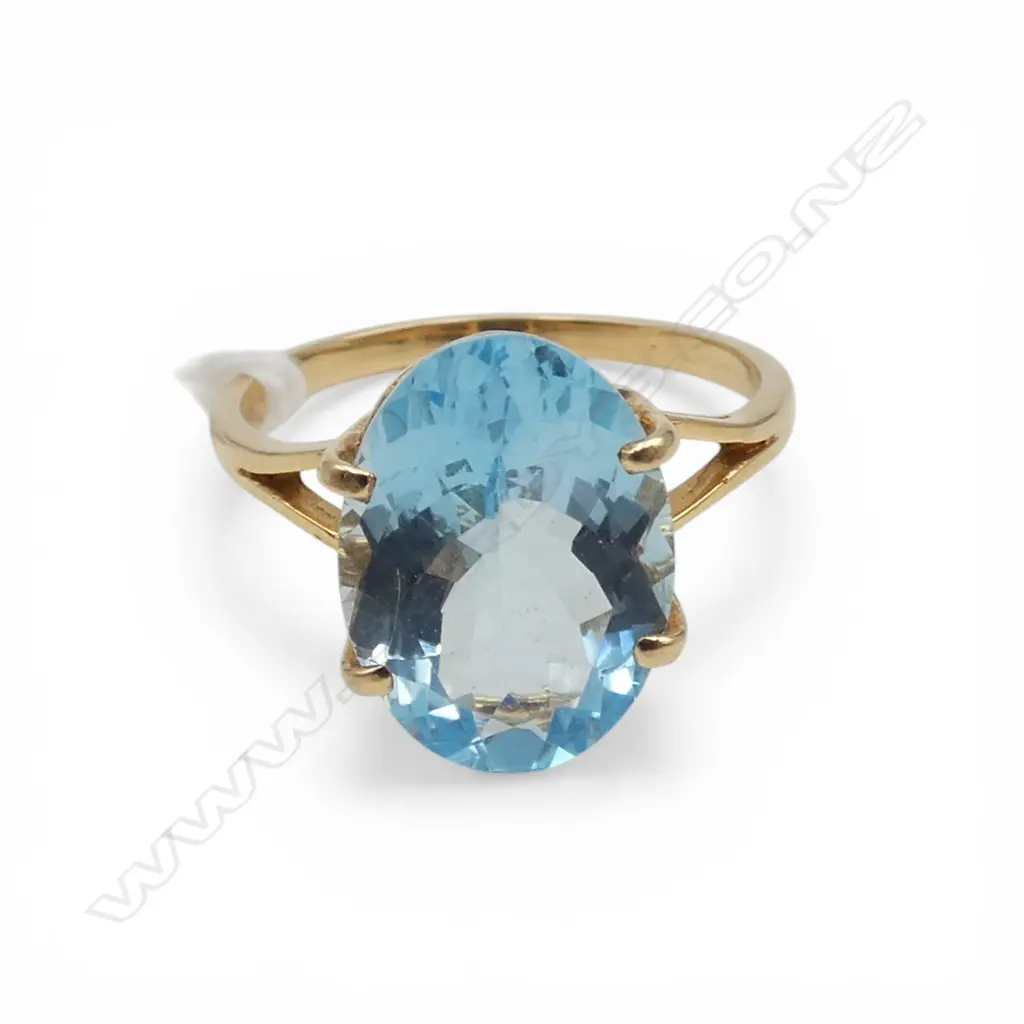 14ct GOLD BLUE TOPAZ RING  (as new) SIZE P1/2 Image 1++
