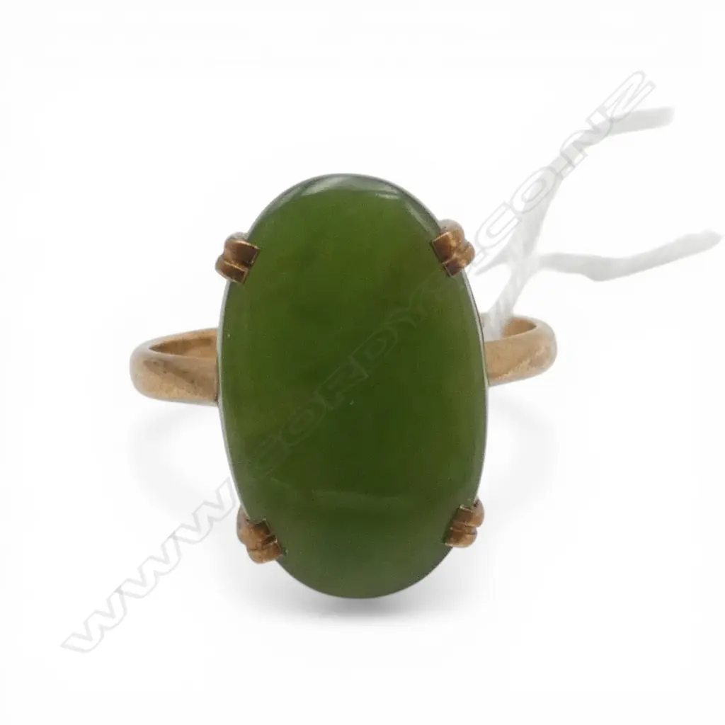 9ct GOLD VINTAGE lge oval cabochon POUNAMU RING 3.3gms SIZE P Image 1++
