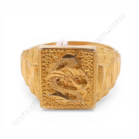 18ct BRIGHT YELLOW GOLD DRAGON SIGNET RING 4.8gms SIZE R