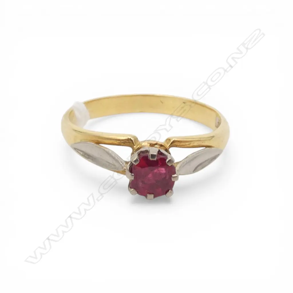 18ct GOLD & SOLITAIRE DOUBLET/RUBY? RING 2.2gms SIZE K Image 1++