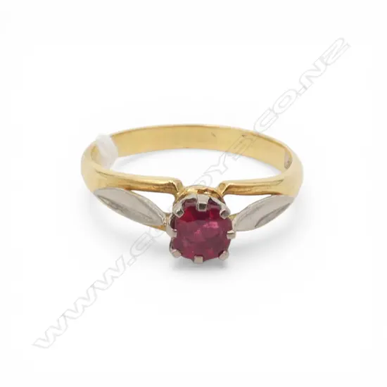 18ct GOLD & SOLITAIRE DOUBLET/RUBY? RING 2.2gms SIZE K