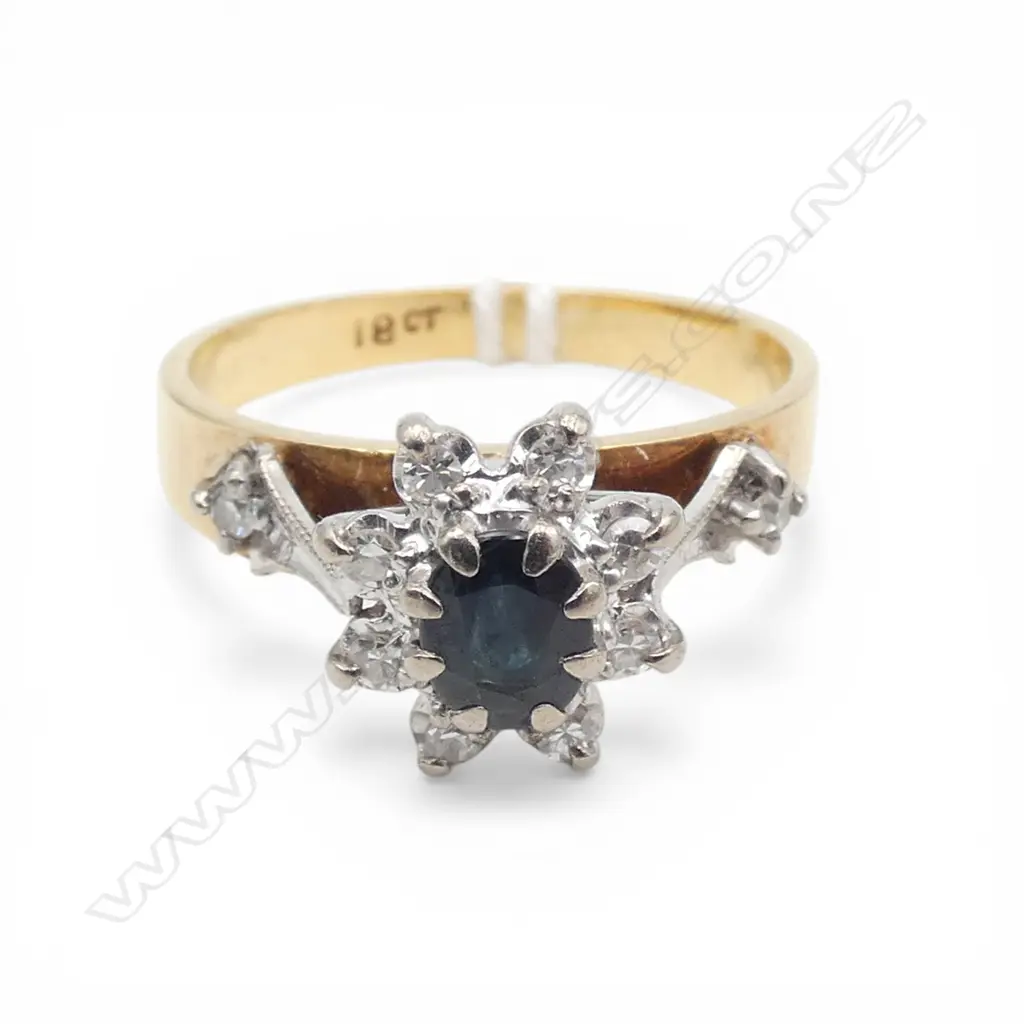 18ct GOLD SAPPHIRE & DIAMOND CLUSTER RING 3.76gms SIZE N1/2 Image 1++