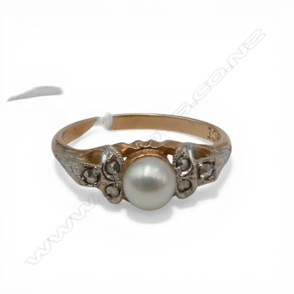 9ct GOLD CULTURED PEARL & MARCASITE RING 2.7gms SIZE O Image 1++