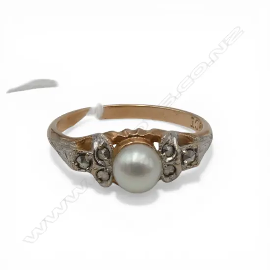 9ct GOLD CULTURED PEARL & MARCASITE RING 2.7gms SIZE O