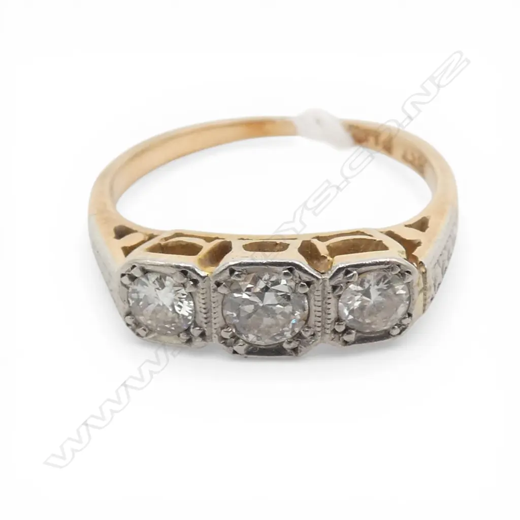 VINTAGE 18CT GOLD & 3 STONE DIAMOND RING old brilliant cuts bead set 2.3gms SIZE I Image 1++