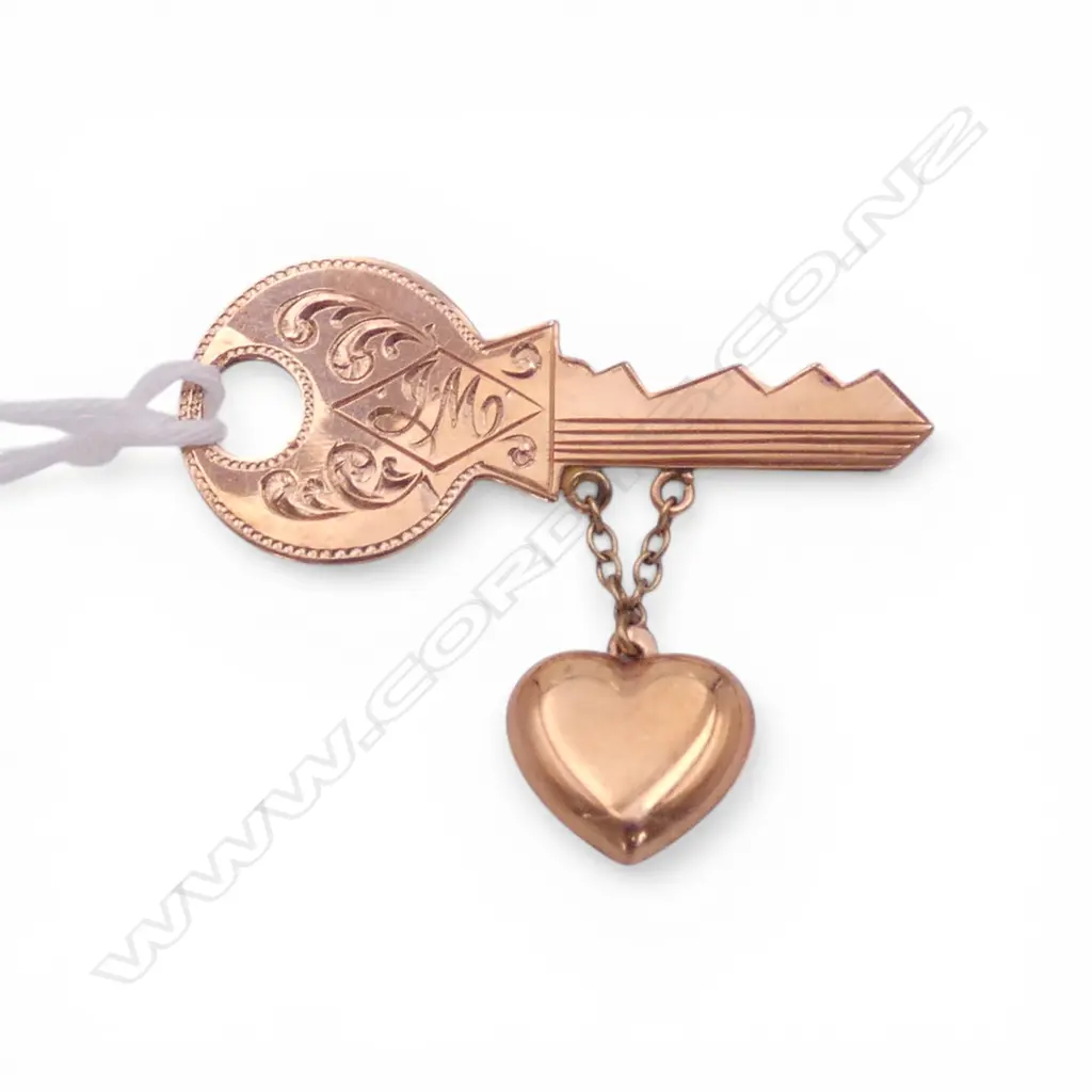 VINTAGE 9ct GOLD KEY & HEART BROOCH 2.58gms Image 1++