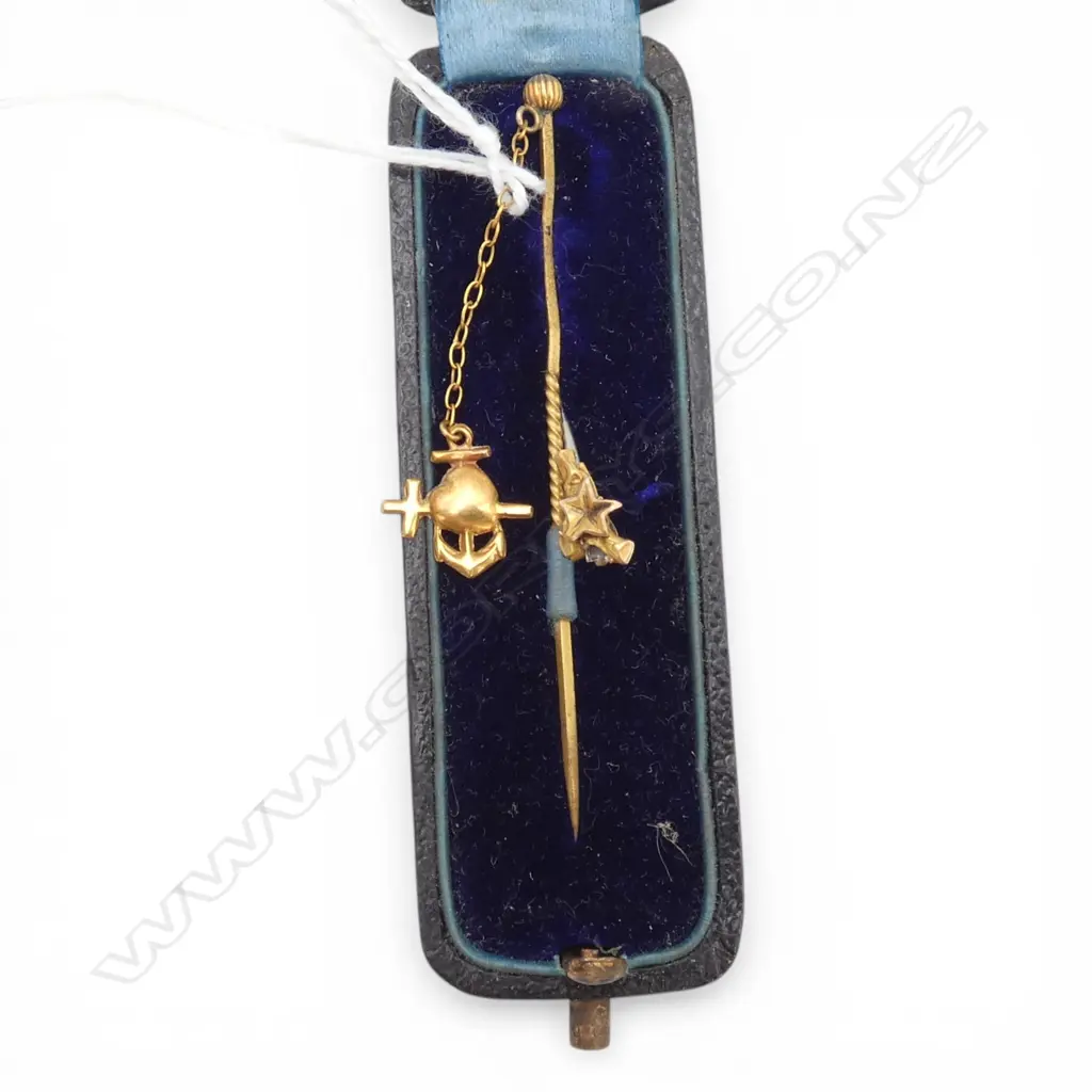 2 9ct GOLD STICK PINS: Heart & anchor + other. In old case. Image 1++