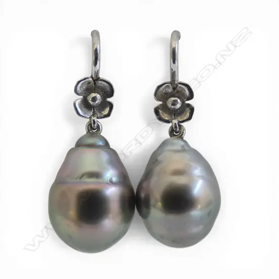 PR 18ct WHITE GOLD & LUSTROUS DARK SILVER PEARL LGE EARRINGS 