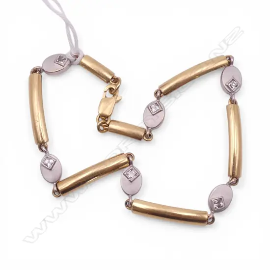 18ct GOLD & 5 CLEAR STONE BRACELET 5.8gms